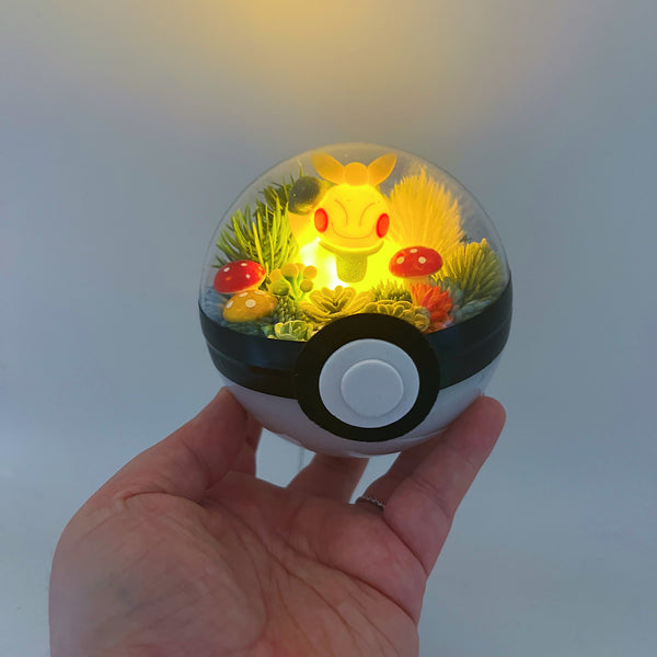 LIGHT UP Makuhita Pokeball Terrarium