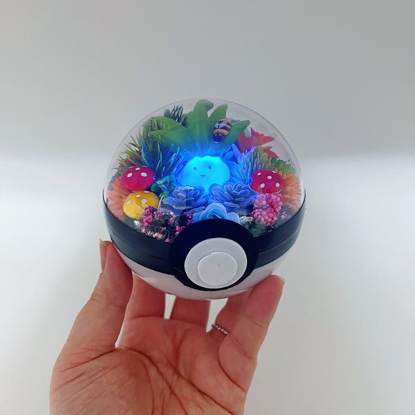 LIGHT UP Oddish Pokeball Terrarium