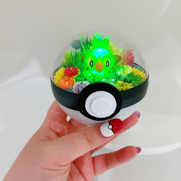 LIGHT UP Grookey Pokeball