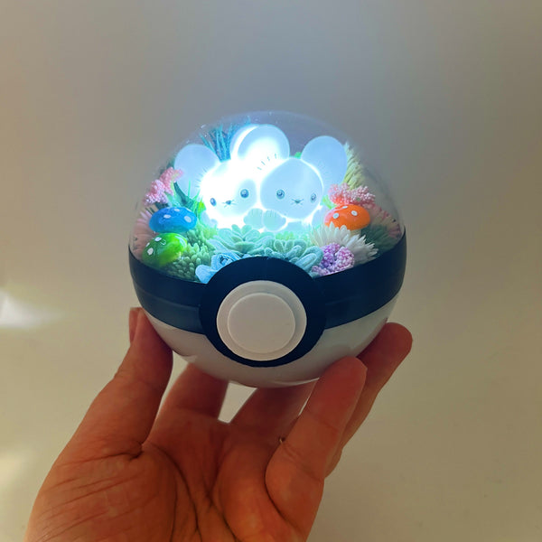 LIGHT UP Tandemaus Pokeball Terrarium