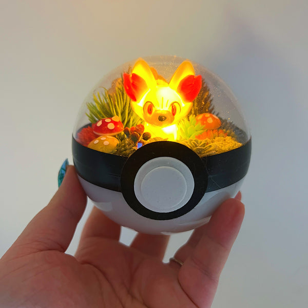 LIGHT UP Fennekin Pokeball Terrarium