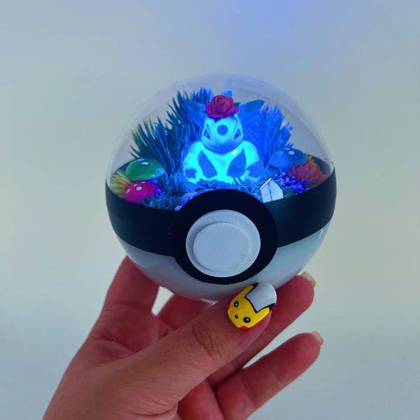 LIGHT UP Nidoqueen Pokeball Terrarium