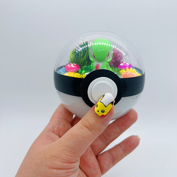 LIGHT UP Gardevoir Pokeball Terrarium