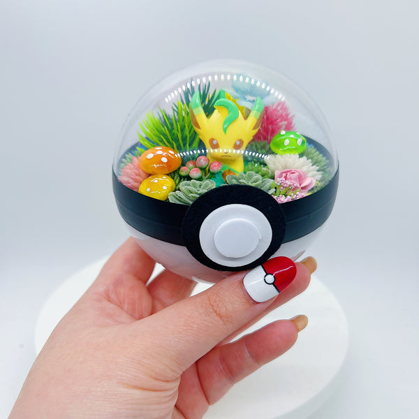 LIGHT UP Leafeon Pokeball Terrarium