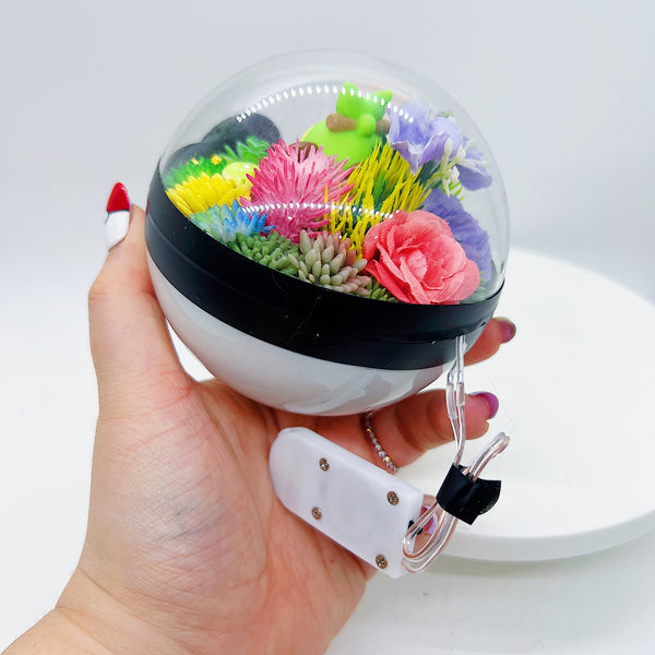 LIGHT UP Grookey Pokeball