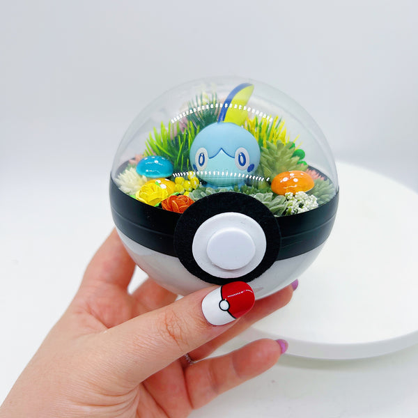 LIGHT UP Sobble Pokeball