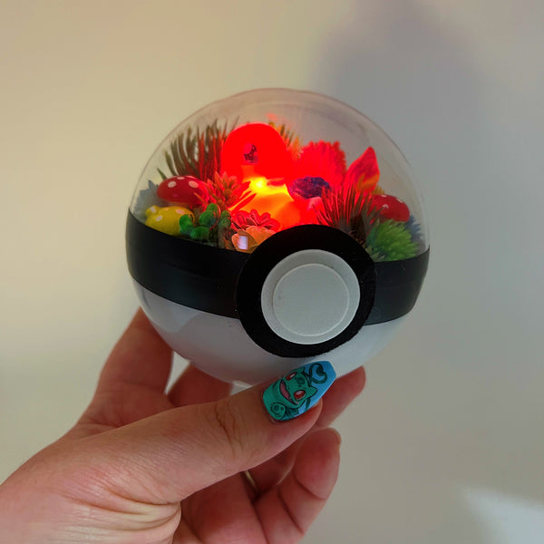 LIGHT UP Charmander Pokeball Terrarium
