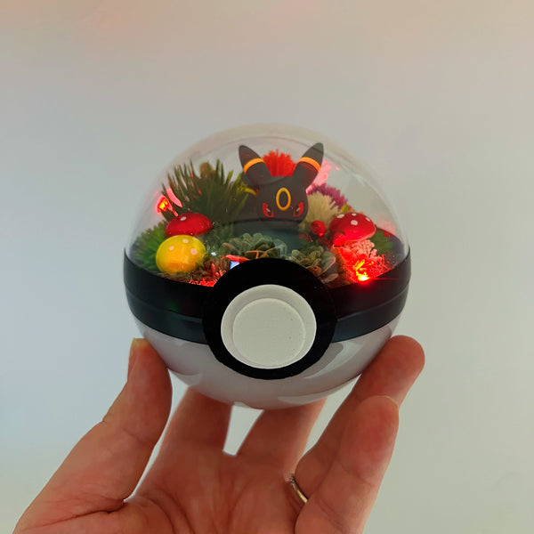 LIGHT UP Umbreon Pokeball Terrarium