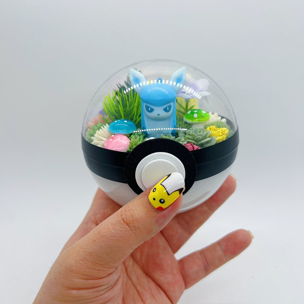 LIGHT UP Glaceon Pokeball Terrarium
