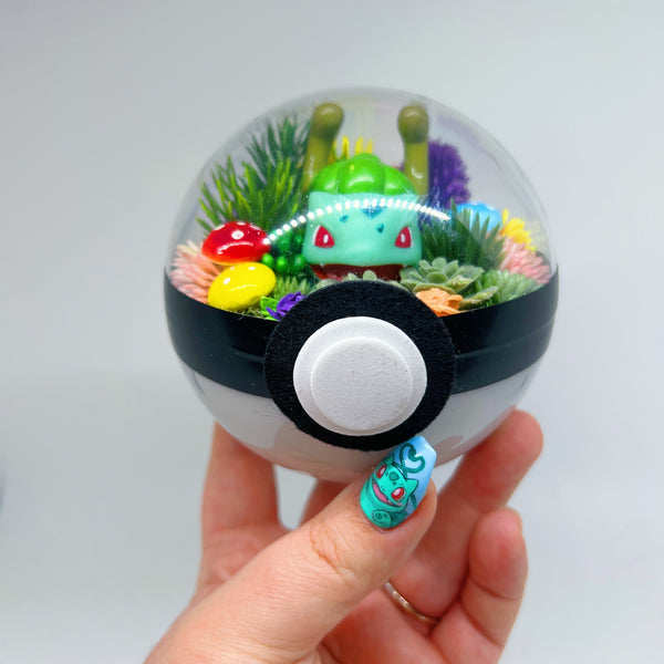 LIGHT UP Bulbasaur Pokeball Terrarium