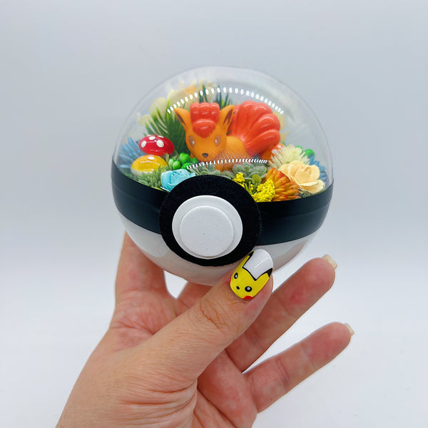 LIGHT UP Vulpix Pokeball Terrarium