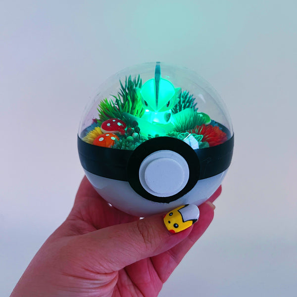 LIGHT UP Gallade Pokeball Terrarium
