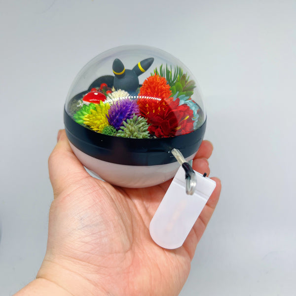 LIGHT UP Umbreon Pokeball Terrarium