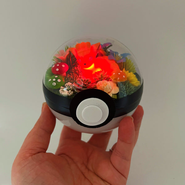 LIGHT UP Vulpix Pokeball Terrarium