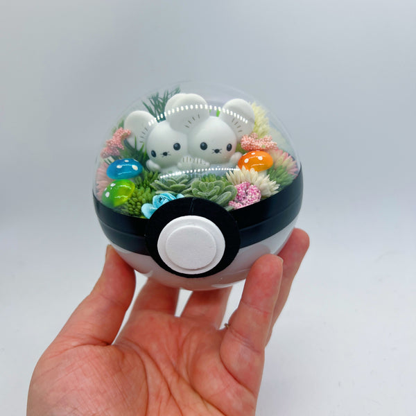 LIGHT UP Tandemaus Pokeball Terrarium