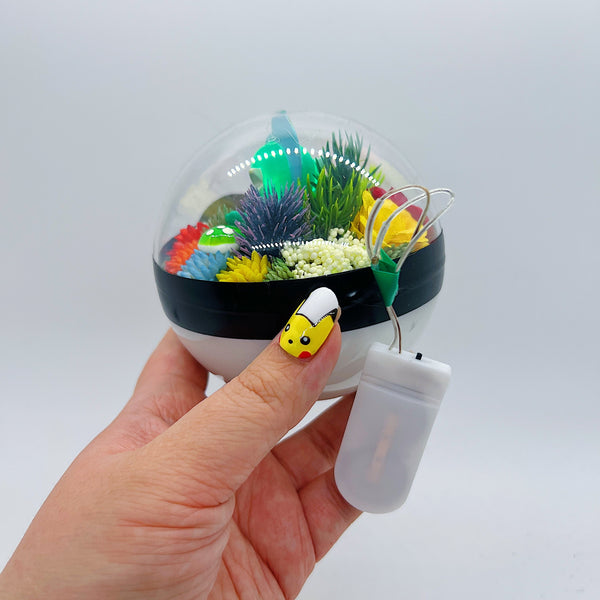 LIGHT UP Gallade Pokeball Terrarium