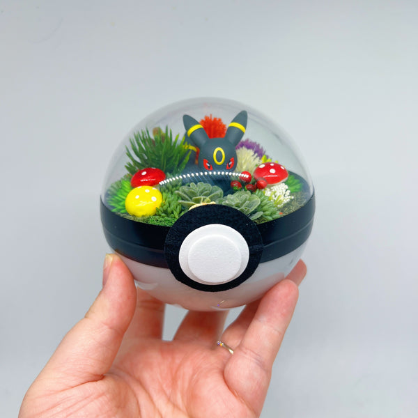LIGHT UP Umbreon Pokeball Terrarium