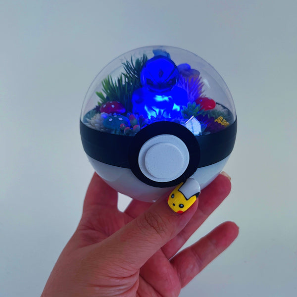 LIGHT UP Ceruledge Pokeball Terrarium