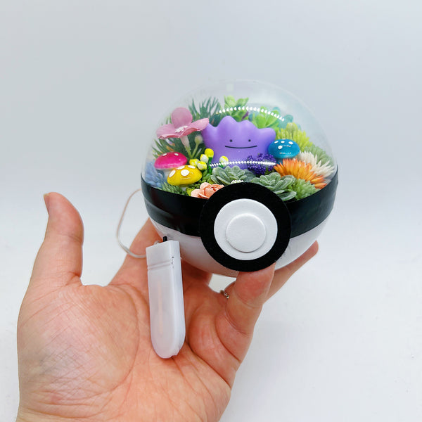 LIGHT UP Ditto Pokeball Terrarium
