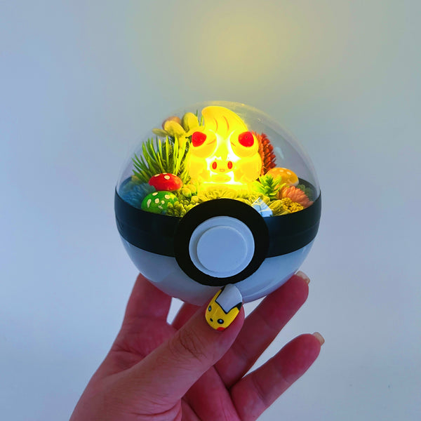 LIGHT UP Alcremie Pokeball Terrarium