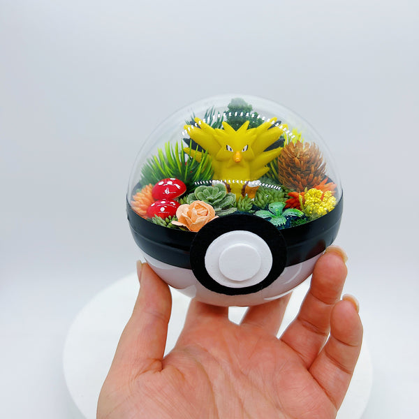 LIGHT UP Zapdos Pokeball Terrarium
