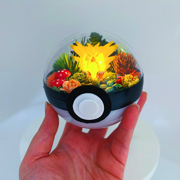 LIGHT UP Zapdos Pokeball Terrarium