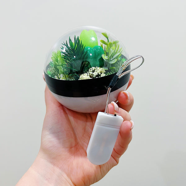 LIGHT UP Treecko Pokeball Terrarium