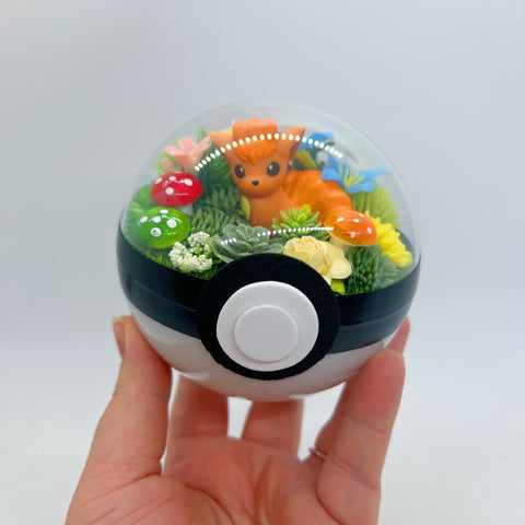 LIGHT UP Vulpix Pokeball Terrarium