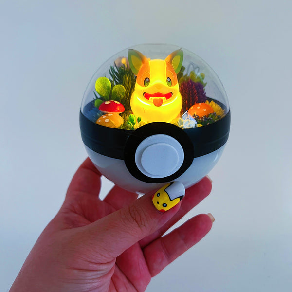 LIGHT UP Yamper Pokeball Terrarium