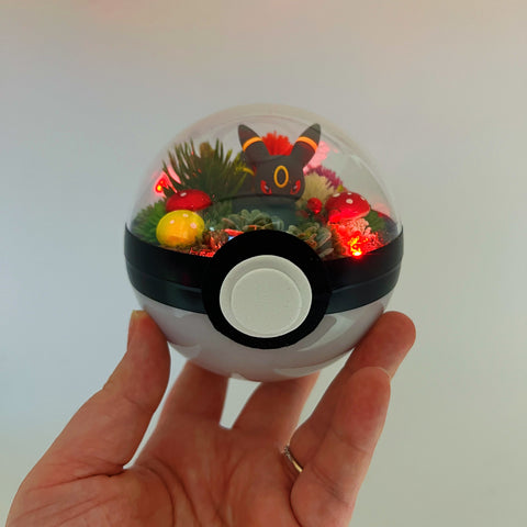 LIGHT UP Umbreon Pokeball Terrarium