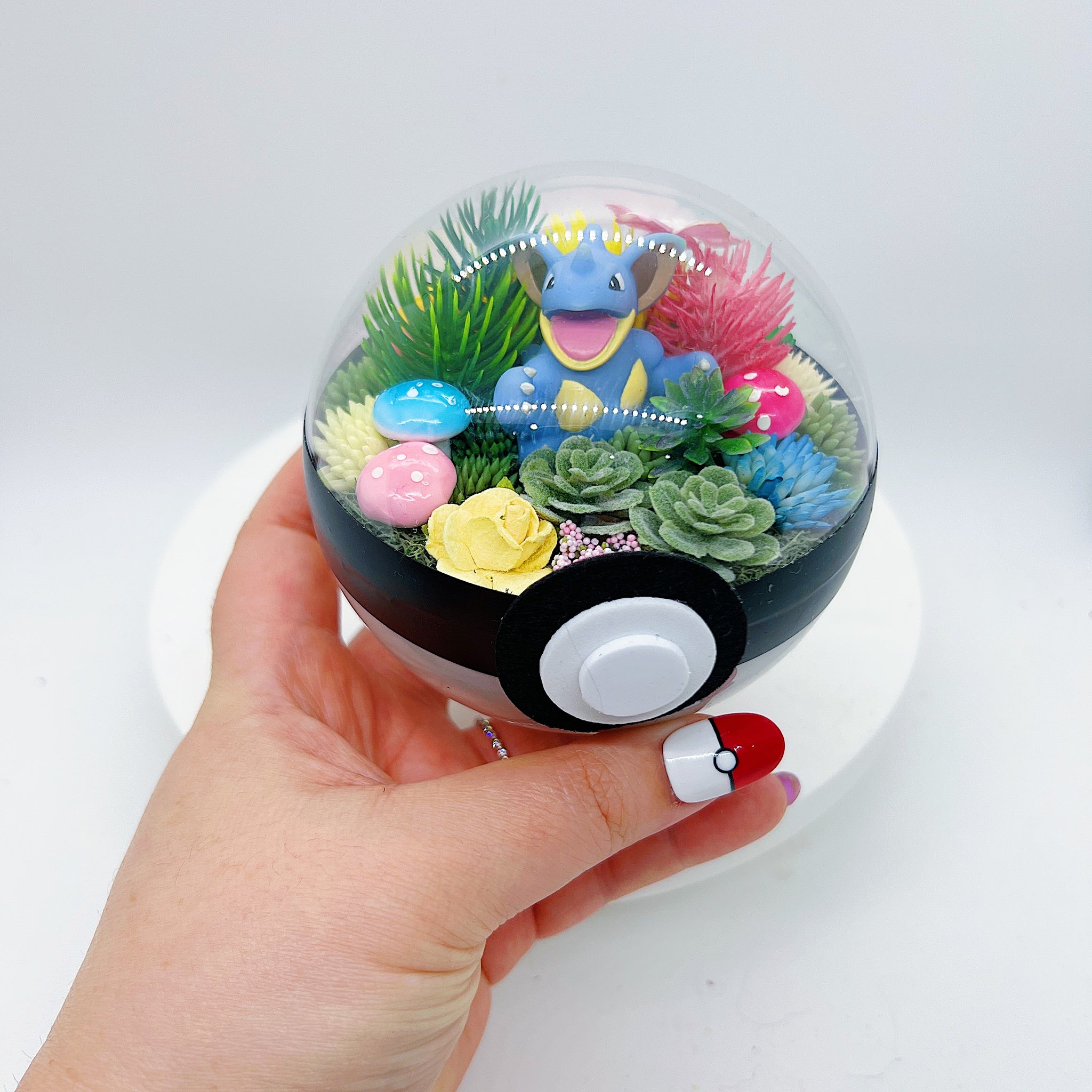 LIGHT UP Nidoqueen Pokeball