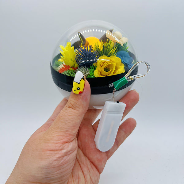 LIGHT UP Raichu Pokeball Terrarium