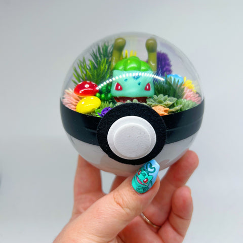 LIGHT UP Bulbasaur Pokeball Terrarium