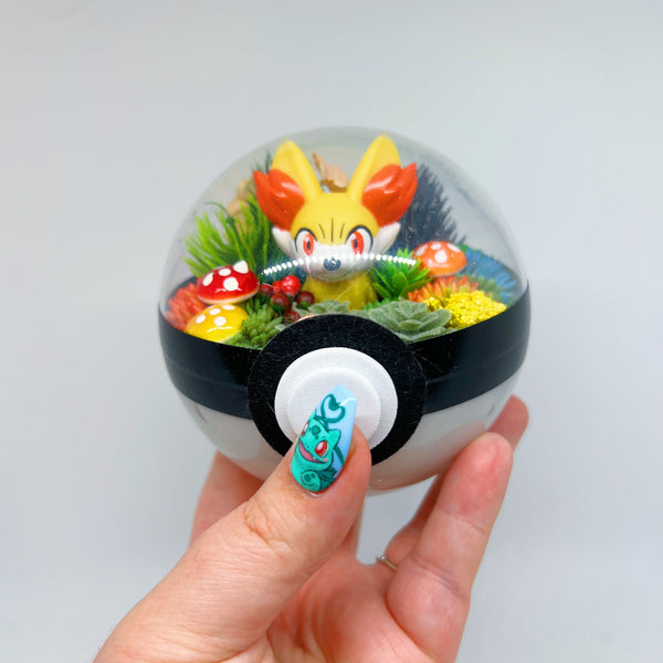 LIGHT UP Fennekin Pokeball Terrarium