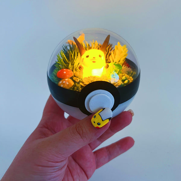 LIGHT UP Raichu Pokeball Terrarium