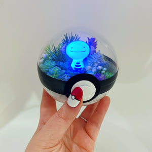 LIGHT UP Wooper Pokeball Terrarium